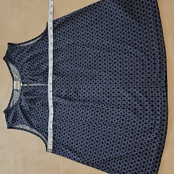 H&M Size S Navy Blue Geometric Floral Sleeveless Blouse, Gently Used Condition - Picture 6 of 11